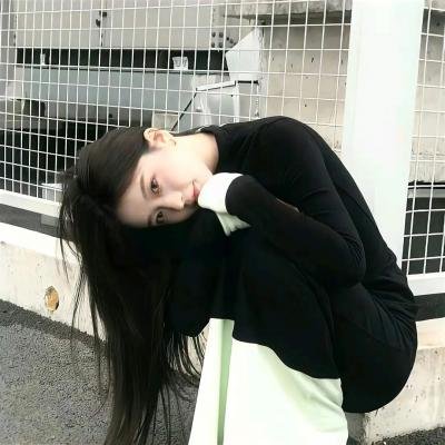 在角落，主教身边